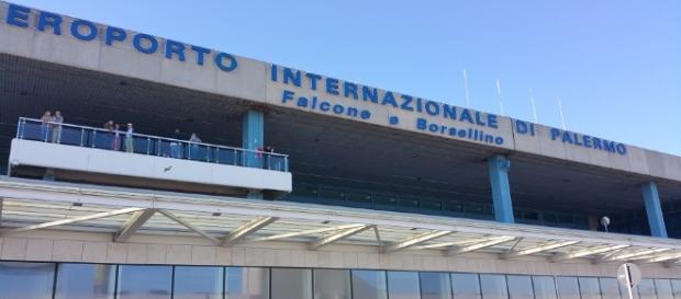 Palermo, asta per oggetti smarriti all'aeroporto Falcone e Borsellino Palermo, asta per oggetti smarriti all'aeroporto Falcone e Borsellino