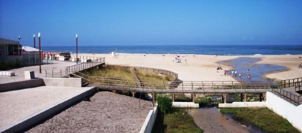 Praia de Paredes da Vitória, no concelho de Alcobaça. Praia de Paredes da Vitória, no concelho de Alcobaça.