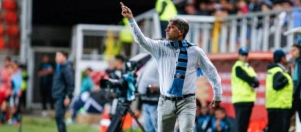Renato mostrou irritação com a arbitragem Renato mostrou irritação com a arbitragem