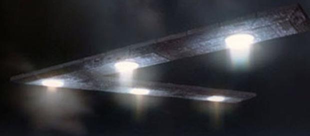 Ricostruzione dell'UFO triangolare Ricostruzione dell'UFO triangolare