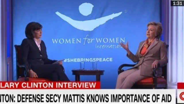 Hillary Clinton s'exprimait pour une association internationale de défense des femmes