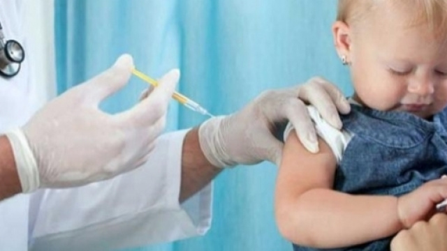 Il New York Times accusa il M5S di condurre una campagna anti vaccini, Grillo smentisce la fake-news