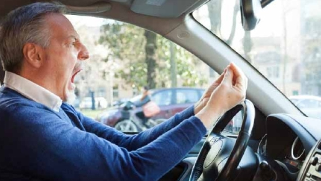 Multa in auto: bestemmiare &egrave; reato - 6sicuro.it