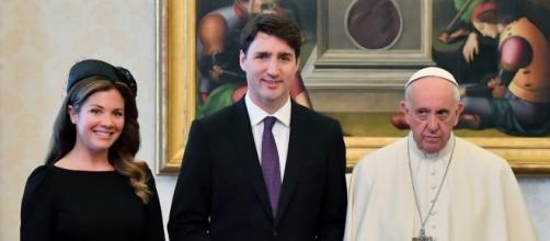 Pope Francis still had the glum face when he met the Canadian PM. Photo via The Canadian Press, Twitter.