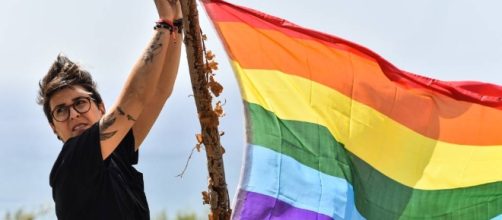 La comunidad gay da sus primeros pasos para salir del armario en ... - elpais.com