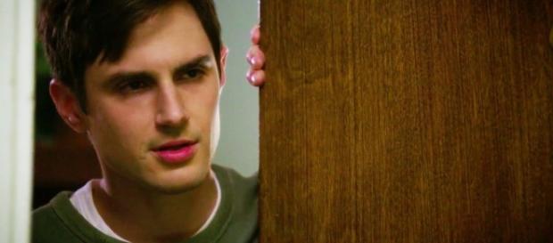 Andrew J. West en tant que Henry Mills Andrew J. West en tant que Henry Mills