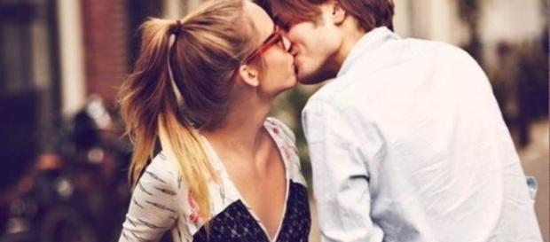 Conheça o beijo de cada signo; ele pode te enlouquecer Conheça o beijo de cada signo; ele pode te enlouquecer