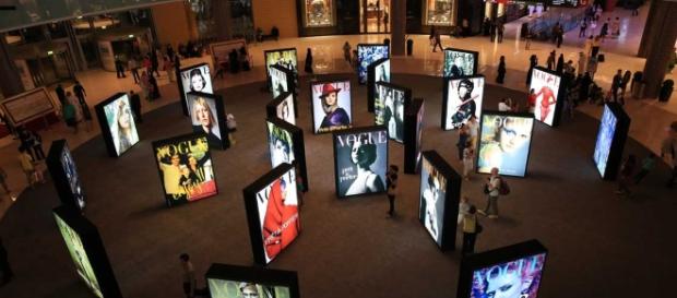 Exposición de las mejores portadas de la revista Vogue en Dubai. Exposición de las mejores portadas de la revista Vogue en Dubai.