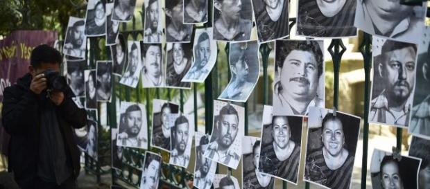 Las listas de muertos y desaparecidos crece en todo el país. Las listas de muertos y desaparecidos crece en todo el país.