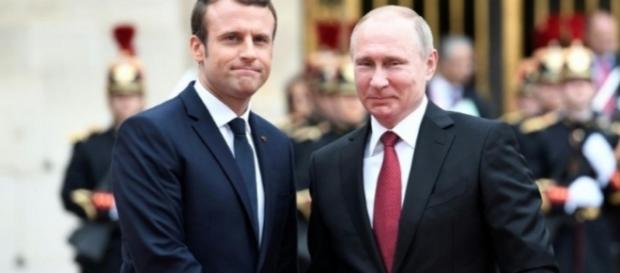 Macron-Poutine : Premier contact et déjà des tensions Macron-Poutine : Premier contact et déjà des tensions
