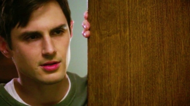 Andrew J. West en tant que Henry Mills