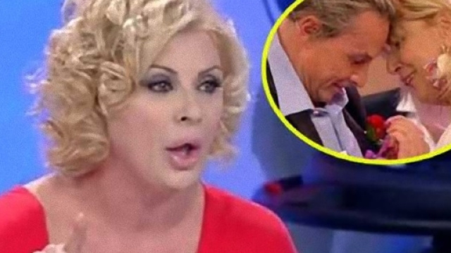 Tina Cipollari rilascia un'intervista a Tv Sorrisi e Canzoni.