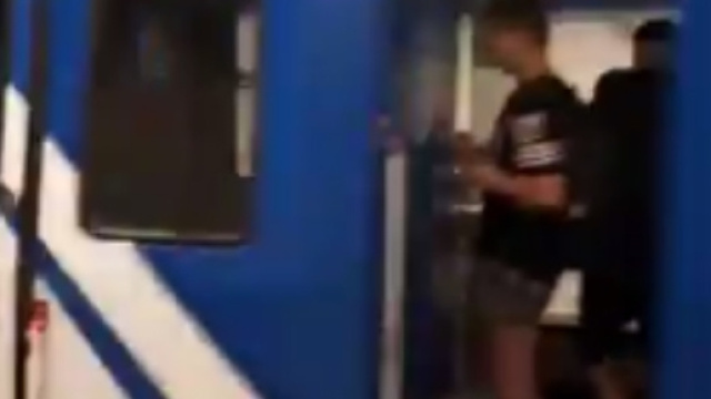 Un gioco pericoloso, saltare e viaggiare tra un vagone e l'altro della metro, &egrave; costato la perdita delle gambe a un 13 enne a Madrid..