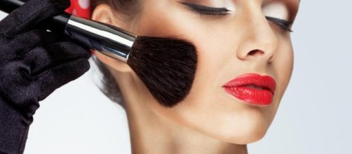 Make-up e Hairstyle, le strane tendenze dell'estate 2017