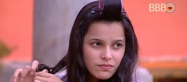 Emilly disse que é necessário dinheiro para se manter em uma faculdade Emilly disse que é necessário dinheiro para se manter em uma faculdade