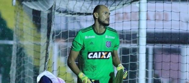 Fábio falha em gol no 1° tempo e abandona a equipe ainda no intervalo. Fábio falha em gol no 1° tempo e abandona a equipe ainda no intervalo.