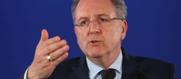 Ferrand démissionnez, gagnez les législatives et devenez Président de l'Assemblée nationale Ferrand démissionnez, gagnez les législatives et devenez Président de l'Assemblée nationale