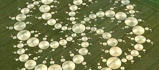 How Crop Circles Work | HowStuffWorks - howstuffworks.com How Crop Circles Work | HowStuffWorks - howstuffworks.com