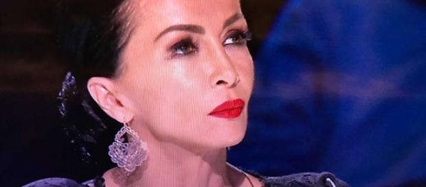 Mihaela Rădulescu o susține pe Lorelai Moșneguțu Mihaela Rădulescu o susține pe Lorelai Moșneguțu