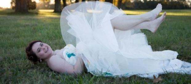 Noiva destruiu vestido de casamento depois de ser abandonada Noiva destruiu vestido de casamento depois de ser abandonada
