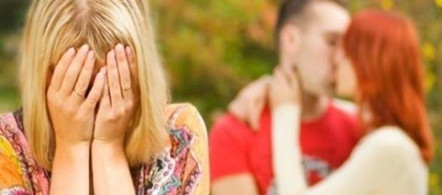 Se sua amiga faz essas coisas, ela está querendo o seu homem. Se sua amiga faz essas coisas, ela está querendo o seu homem.
