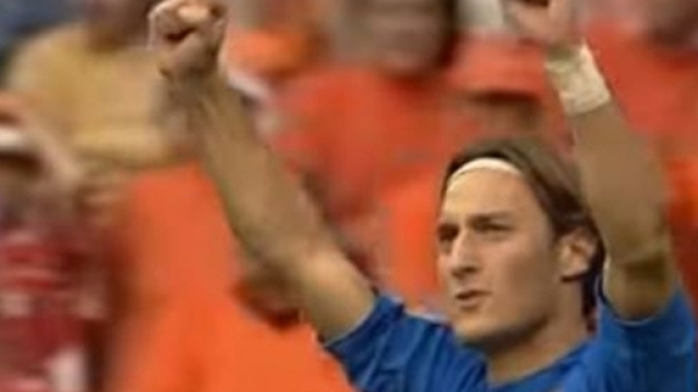 Il &ldquo;cucchiaio&rdquo; di Francesco Totti | Radio Deejay - deejay.it