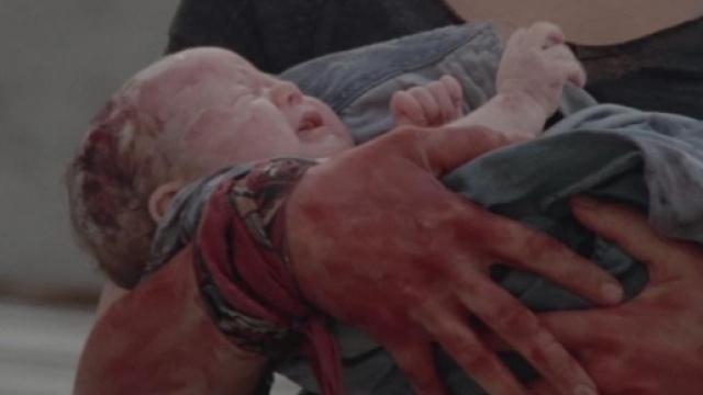 Neonato gettato dal balcone. L'infanticida e il marito non sapevano di aspettare un bambino.