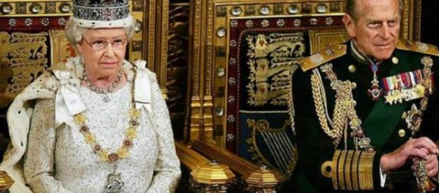 Alla veneranda età di 96 anni il principe Filippo si ritira Alla veneranda età di 96 anni il principe Filippo si ritira