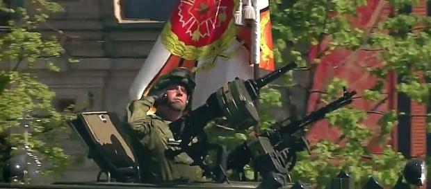 Der gehemnisvolle Spähpanzer Taiphun und die fünffache unbesiegbare Sonne Der gehemnisvolle Spähpanzer Taiphun und die fünffache unbesiegbare Sonne