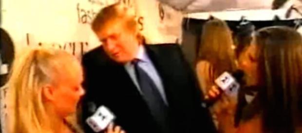 Donald Trump assediou Emma Button em uma cerimônia do VH1 Donald Trump assediou Emma Button em uma cerimônia do VH1
