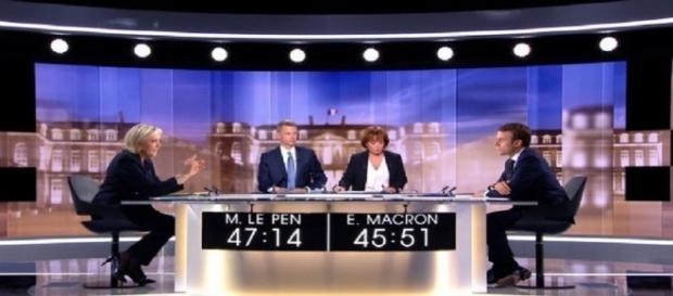 Le plateau du débat présidentiel diffusé sur TF1 et France 2 Le plateau du débat présidentiel diffusé sur TF1 et France 2