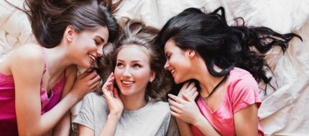 Quanto mais as mulheres convivem juntas umas com as outras, as chances dos períodos menstruais ocorrerem em dias distintos podem aumentar Quanto mais as mulheres convivem juntas umas com as outras, as chances dos períodos menstruais ocorrerem em dias distintos podem aumentar