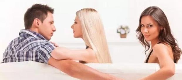 Sinais de que ele está sendo infiel Sinais de que ele está sendo infiel