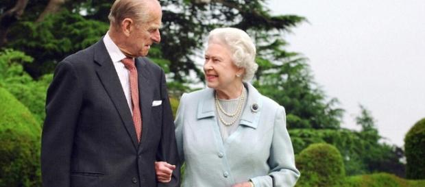 The Queen and Duke of Edinburgh don pink for official portrait for ... - dailymail.co.uk The Queen and Duke of Edinburgh don pink for official portrait for ... - dailymail.co.uk