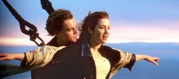 Uma das cenas mais famosas e românticas do filme "Titanic" Uma das cenas mais famosas e românticas do filme "Titanic"