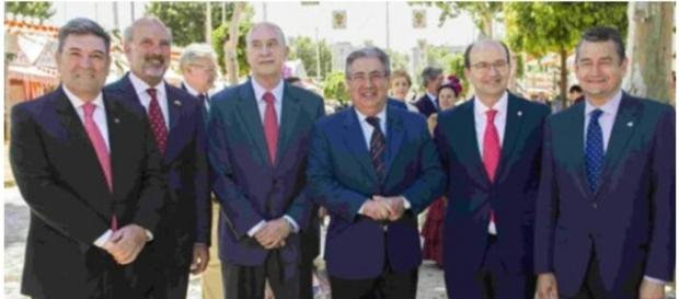 Zoido junto a sus acompañantes en la feria Zoido junto a sus acompañantes en la feria
