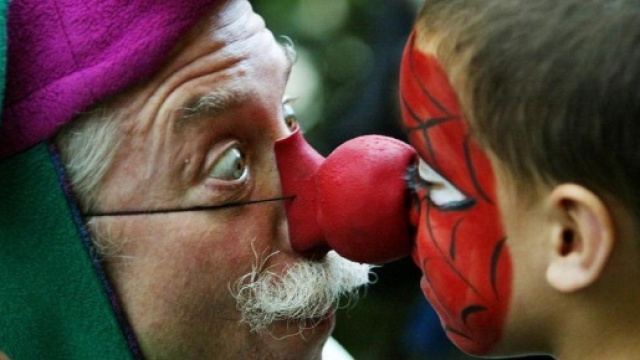 Giornata Mondiale del sorriso 7 maggio 2017 - Patch Adams clownterapia - ilmattino.it