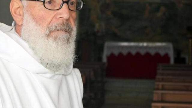 Padre Ernesto Monteleone, uno degli ultimi eremiti d'Italia. Foto: chiesacalabra.wordpress.com.
