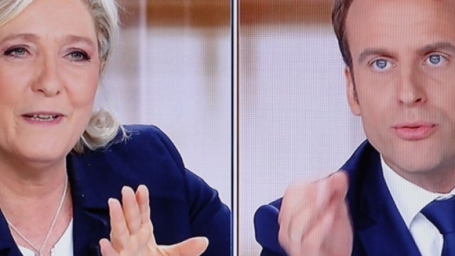 Un d&eacute;bat nouveau dans la 5i&egrave;me R&eacute;publique, marqu&eacute; par la violence argumentative