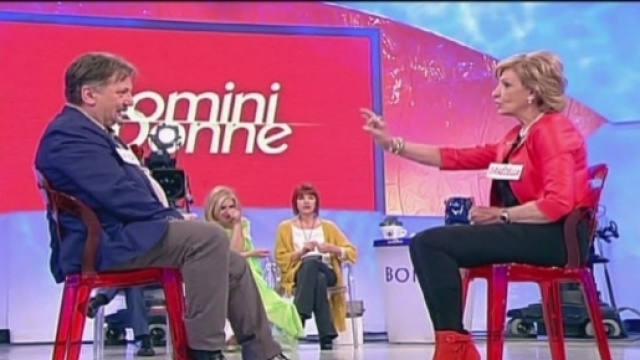 Uomini e Donne: Graziella discute con Manfredo