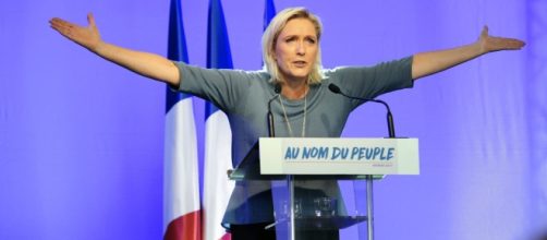 Marine Le Pen, gli ultimi sondaggi la danno al 34 % in vista del ballottaggio per l'Eliseo