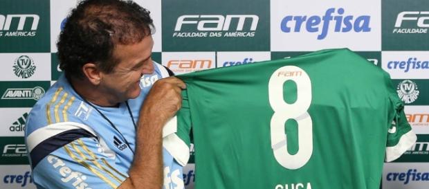 Cuca retorna ao Palmeiras após cinco meses fora. Cuca retorna ao Palmeiras após cinco meses fora.