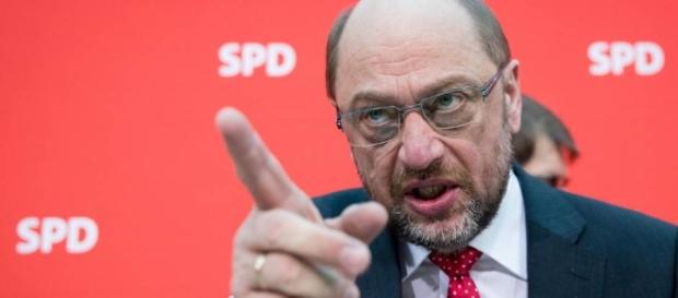 Da hilft es auch nicht, dem Wähler zu drohen. Die SPD säuft ab. (Source URG Suisse: Blasting.News Archives) Da hilft es auch nicht, dem Wähler zu drohen. Die SPD säuft ab. (Source URG Suisse: Blasting.News Archives)