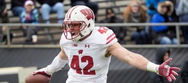 Football - Wisconsin Athletics - T.J. Watt - 2016 - uwbadgers.com Football - Wisconsin Athletics - T.J. Watt - 2016 - uwbadgers.com