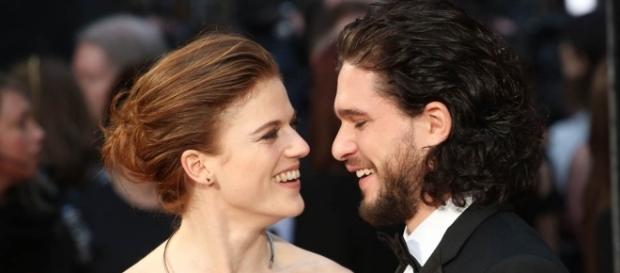 Kit Harington and Rose Leslie looking more and more in love in recent outing. (via Blasting News library) Kit Harington and Rose Leslie looking more and more in love in recent outing. (via Blasting News library)