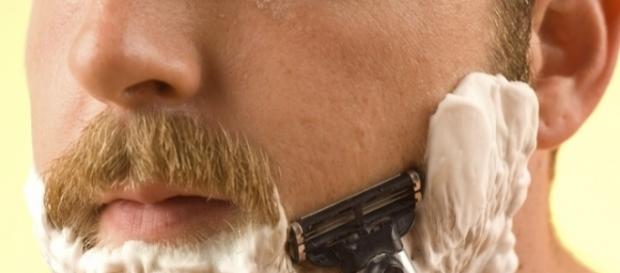 Manter a barba feita é uma tarefa diária muito chata que só eles entendem como é sofrida Manter a barba feita é uma tarefa diária muito chata que só eles entendem como é sofrida