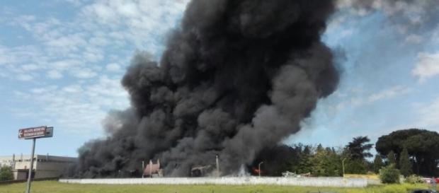 Roma, incendio in deposito plastica su via Pontina - 1 di 1 - Roma ... - repubblica.it Roma, incendio in deposito plastica su via Pontina - 1 di 1 - Roma ... - repubblica.it