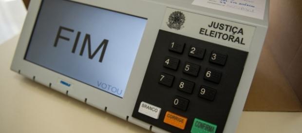 Urnas eletrônicas: queremos o seu fim! Urnas eletrônicas: queremos o seu fim!