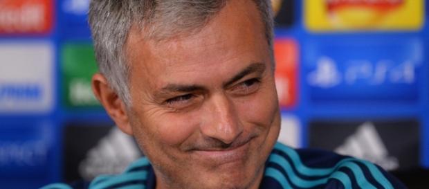 Utd : une énorme enveloppe pour le mercato de Mourinho ? - bfmtv.com Utd : une énorme enveloppe pour le mercato de Mourinho ? - bfmtv.com