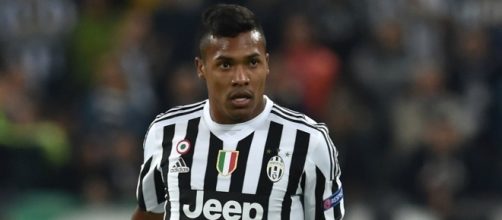 Juve, super offerta del City per Alex Sandro